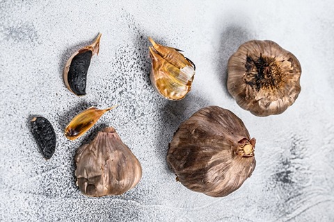 تصویر 3 از سیر سیاه آبادان با کیفیت ممتاز مناسب تهیه ترشی و چاشنی های سنتی